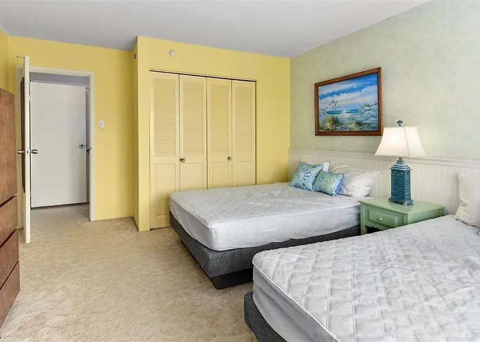 2 Bedroom With Ocean View And Outdoor Pool!