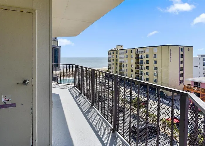 2 Bedroom With Ocean View And Outdoor Pool!