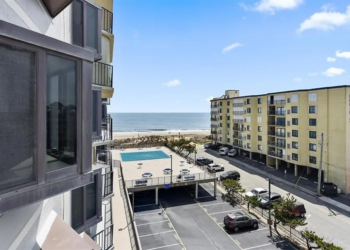 2 Bedroom With Ocean View And Outdoor Pool! *